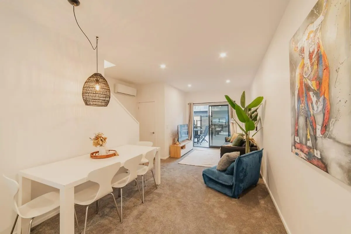 Downtown Bliss - 4-Br Retreat Amidst The Cityscape Christchurch